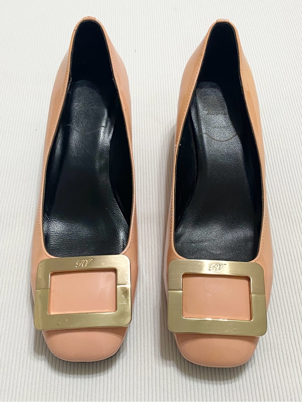 Roger Vivier Paris Trompette Patent Leather Buckle Pumps Kitten Heel Coral Pink - Picture 2 of 13